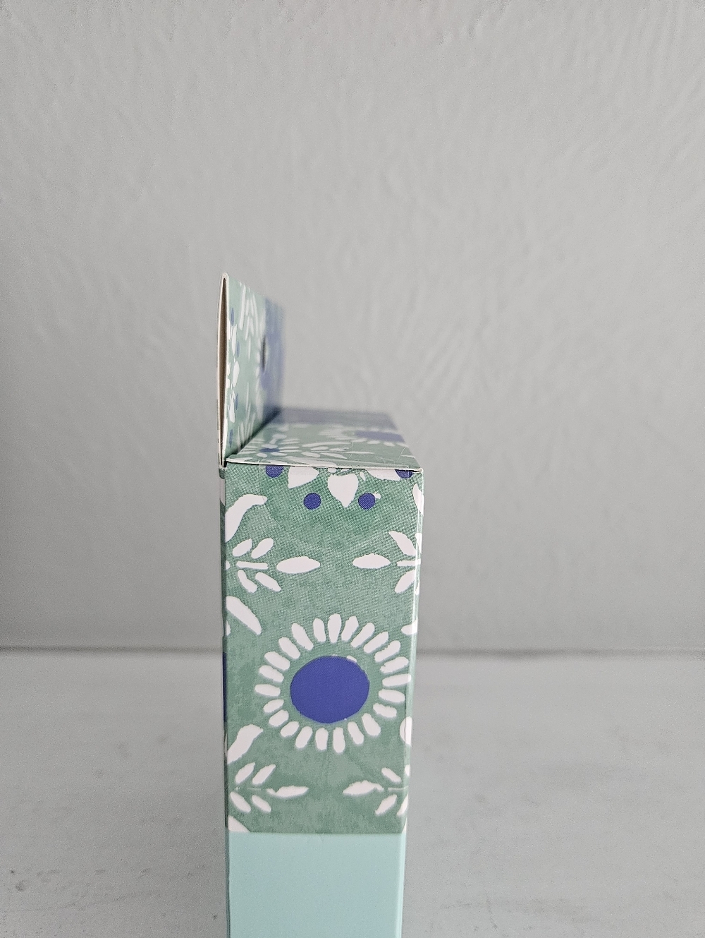 New In Box- Target X Roller Rabbit Wireless Ear Buds With Case- Floral Vines - Picture 4 of 11